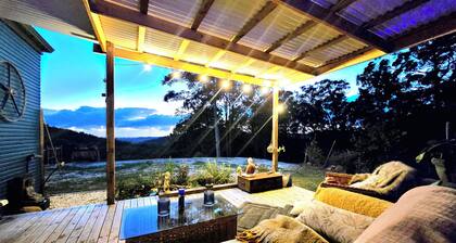 Hot spa with Ocean Views - fire pit -
2 fully equipped retreats - privacy