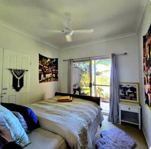 4 bedrooms, iron/ironing board, free WiFi, bed sheets