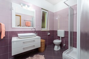 패밀리 하우스, 침실 4개, 전자레인지 (Villa Ester - Private Pool Escape for) | 욕실