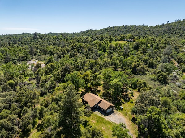 Aerial view - Cozy Cabin! BBQ • Spa • Fire Pit • Kids Play Zone (Mariposa)