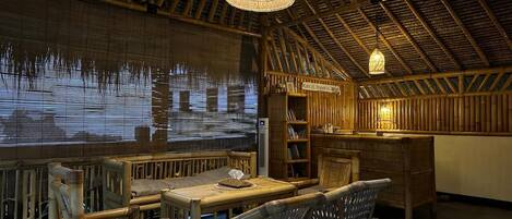 Standard Room, Beach View | Interior