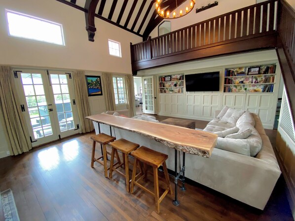 House - WOW New Spectacular Franconia Home - History - Views - Fire pit - hot tub - Pool - Grandeur - Must SEE (Franconia)