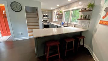 House | 8 bilik tidur