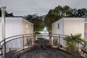 Outdoor dining - 1BR W Alabama Montrose Sueño Apt 6, Med Center! (Houston)