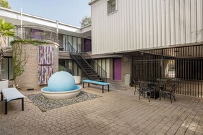 Outdoor dining - 1BR W Alabama Montrose Sueño Apt 6, Med Center! (Houston)