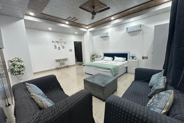 Deluxe Room | Rollaway beds (surcharge), WiFi (free), bed sheets