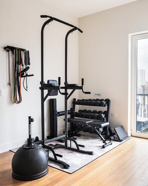 Fitness facility - 2BR3BATH - Madhouse on Madison - FREE Parking - Downtown - Next To United Center (Chicago)