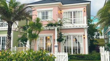 Elite Villa, Garden View