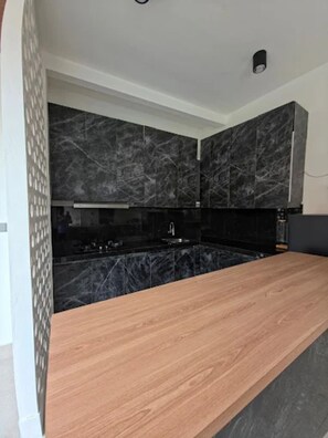 Shared kitchen facilities - Loka Subha Guest House (Bangli)