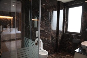 Standard Double Room, Balcony, City View | Bathroom - Vila L Hotel (Tirana)