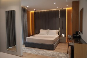Phòng dành cho gia đình, hiên, quang cảnh thành phố | Bộ trải giường bằng vải Frette của Ý, bộ đồ giường cao cấp 