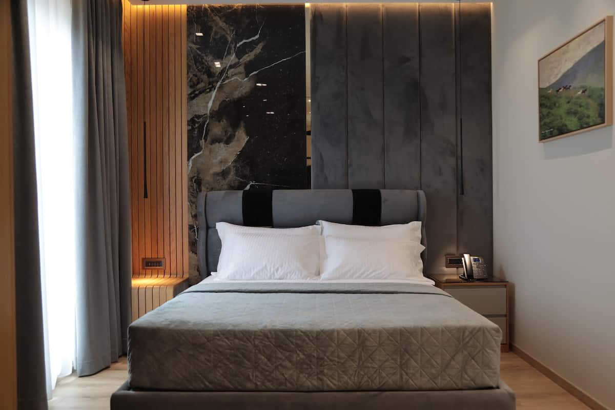 Kahden hengen standard-huone, 1 keskisuuri parisänky, parveke, kaupunkinäköala