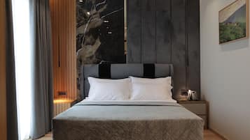 Habitación estándar doble, 1 cama de matrimonio, balcón, vistas a la ciudad | Sábanas italianas Frette y ropa de cama de alta calidad