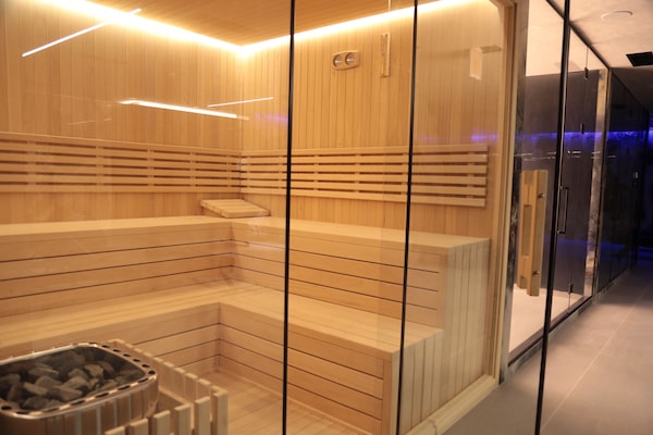 Sauna, bain Ă remous, hammam, massages sportifs, massages