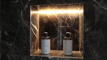 Standard Double Room, Balcony, City View | Bathroom amenities