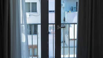 Deluxe tweepersoonskamer, 1 queensize bed, balkon, uitzicht op stad | Uitzicht op de stad