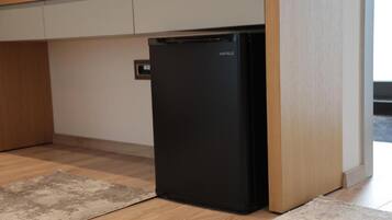 Habitación triple Deluxe, balcón, vista a la ciudad | Imagen general