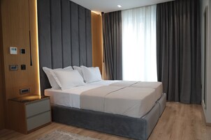 Family Room, Balcony, Garden View | Frette Italian sheets, premium bedding, down comforters