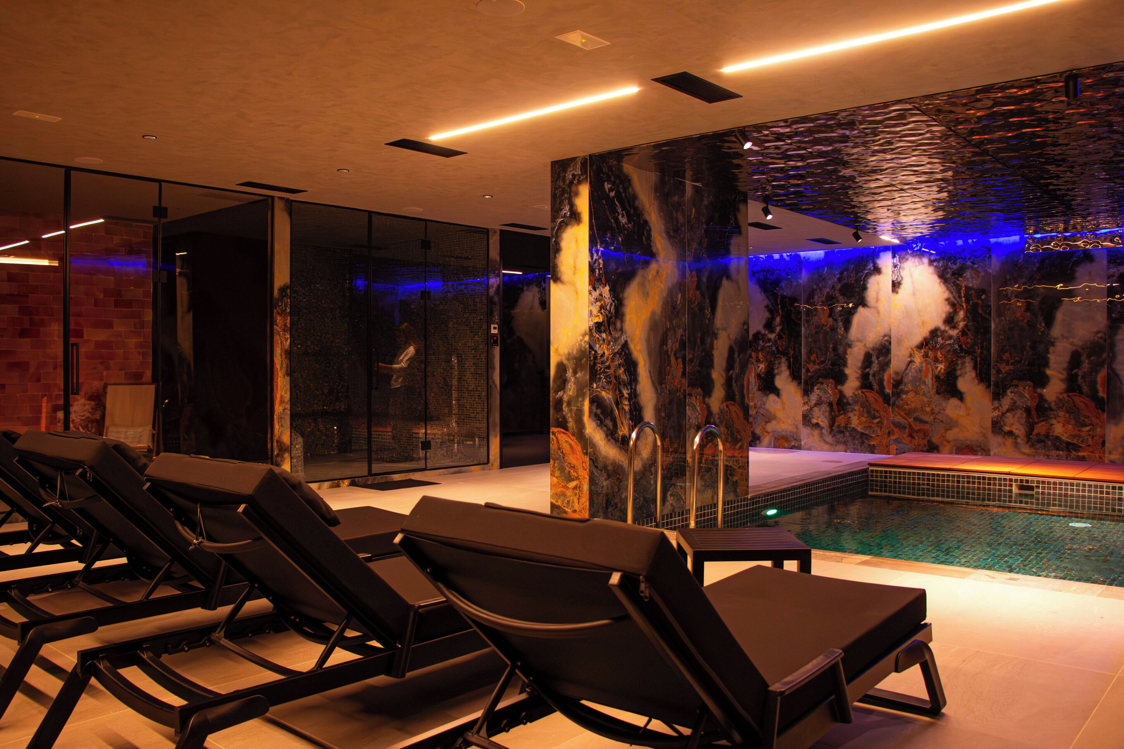 Sauna, hot tub, steam room, sports massages, massages