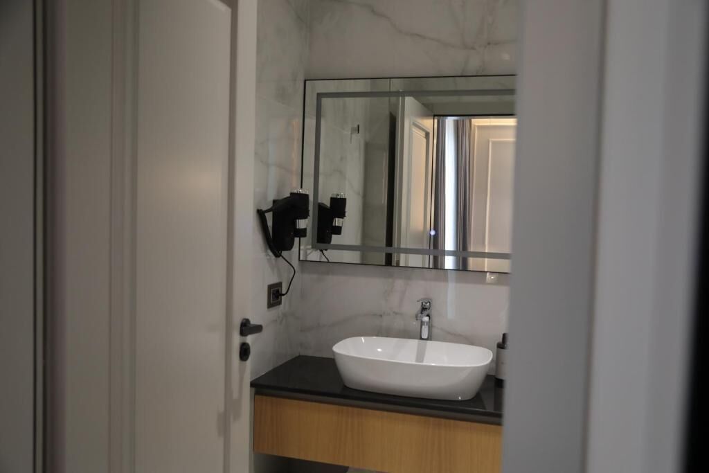 Standard Double Room, Balcony, City View | Bathroom