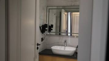 Standard Double Room, Balcony, City View | Bathroom