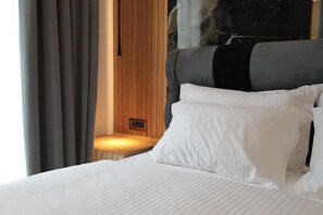 Standard Double Room, Balcony, City View - Vila L Hotel (Tiranë)