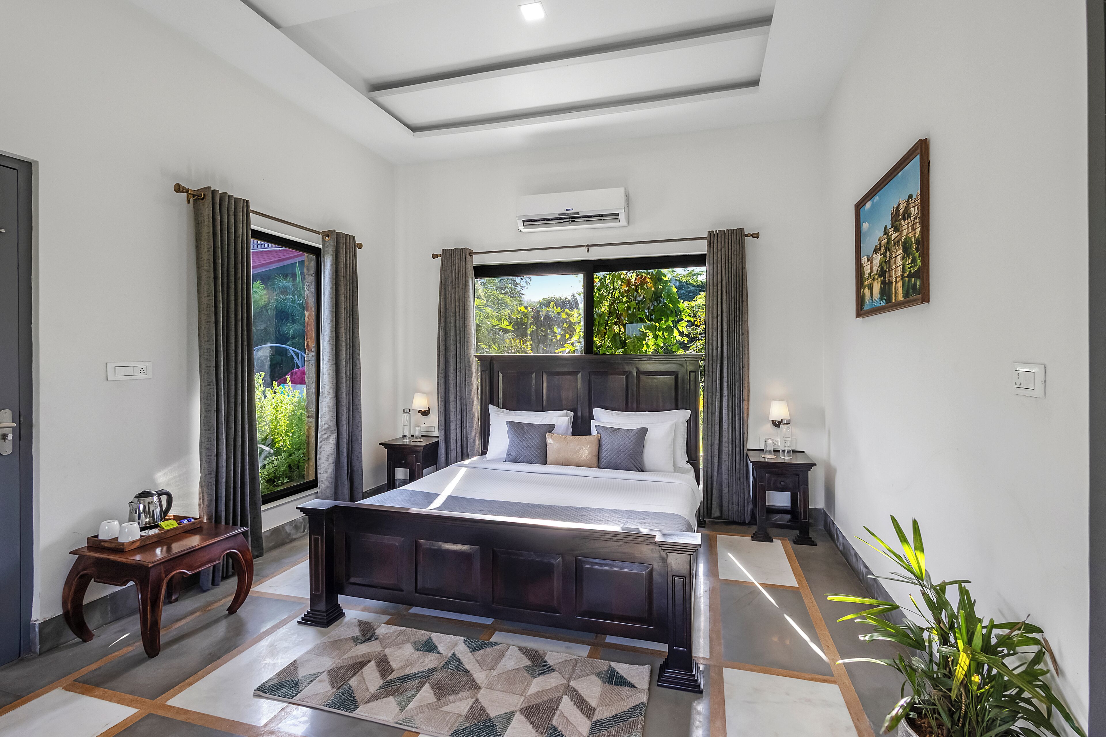 Deluxe Villa | Premium bedding, iron/ironing board, free WiFi, bed sheets