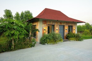 Exterior - Raas Stays by ELIVAAS 4BHK Villa (Māvli)