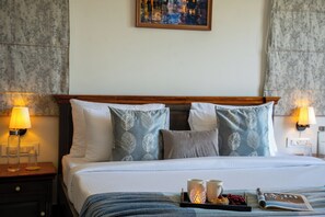 Premium bedding, iron/ironing board, free WiFi, bed sheets - Raas Stays by ELIVAAS 4BHK Villa (Māvli)