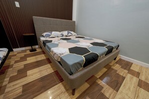 Tabla de planchar con plancha, wifi y ropa de cama 
