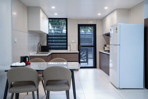 Private kitchen - Farer Suites Serviced Apartment Martintar Nadi (Nadi)