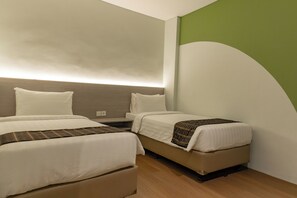 Habitación superior con 2 camas individuales | Escritorio, wifi gratis, ropa de cama