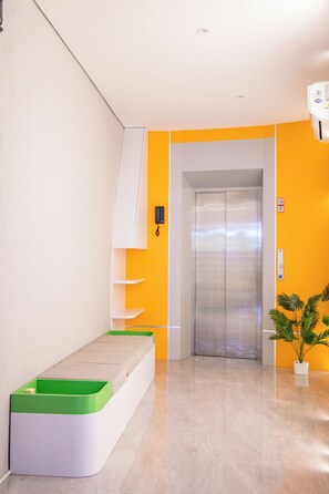 Elevator - Inn Room Hotel Bajo (Labuan Bajo)