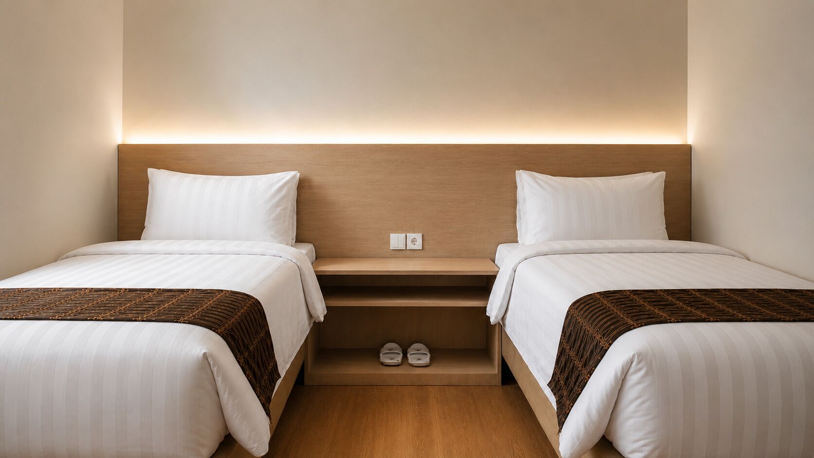 Habitació amb dos llits individuals superior | Escriptori, wifi gratuïta i roba de llit 