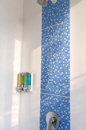Dusche, Handtücher, Seife, Shampoo