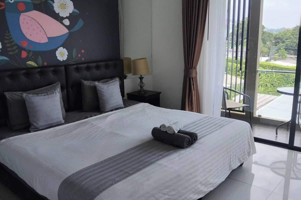 Deluxe-huone, 1 keskisuuri parisänky, tupakointi kielletty, näköala puutarhaan