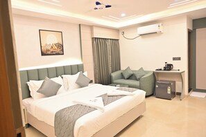 Luxury Double Room - Bilton Premium Luxury Hotel (Bengaluru,)