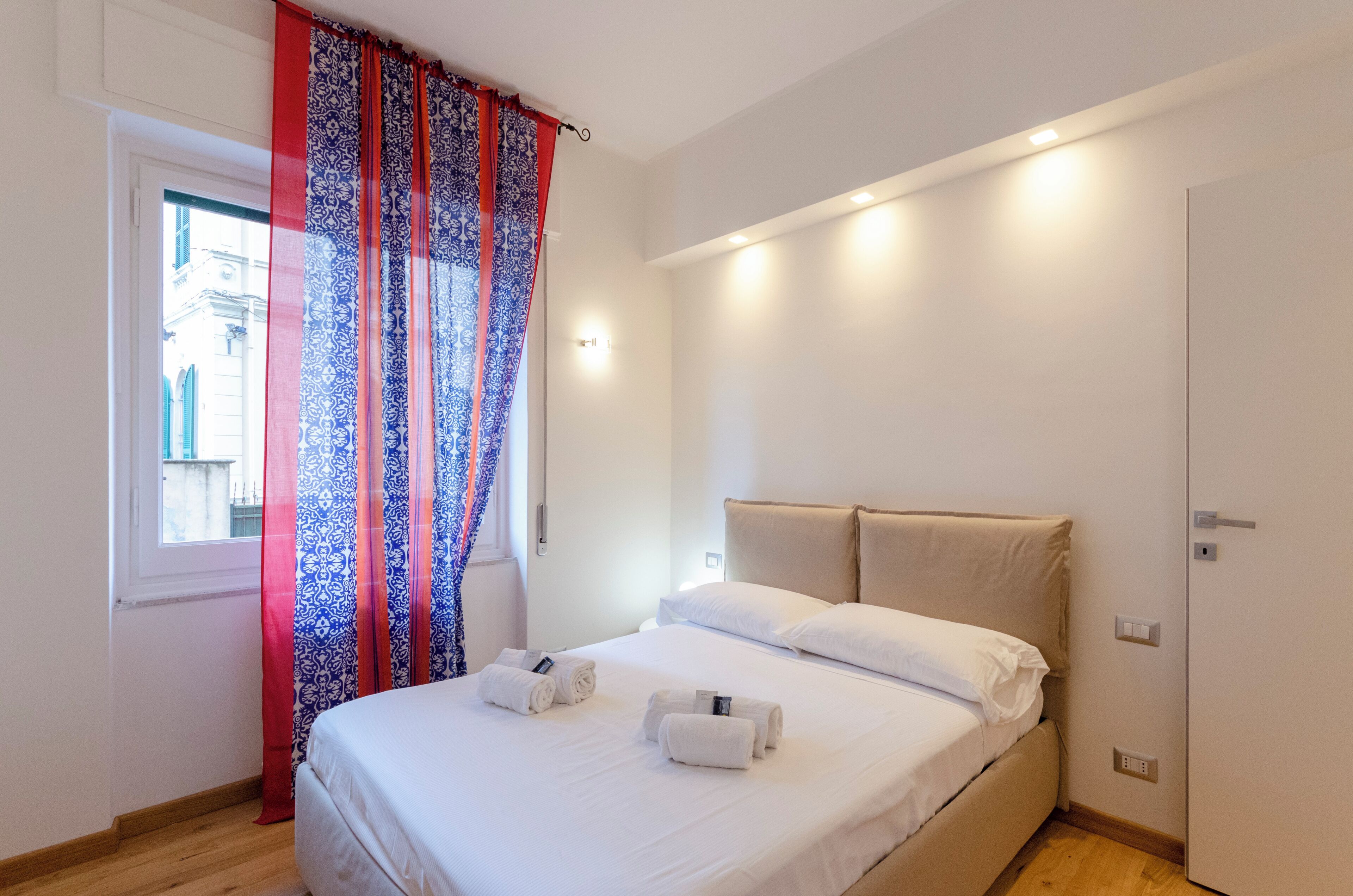 Family Apartment, 6 Bedrooms, Balcony, Mountain View