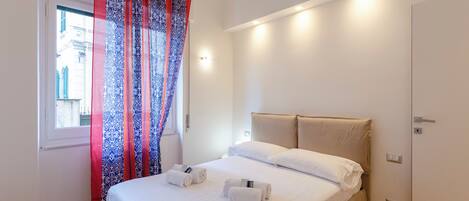 Family Apartment, 6 Bedrooms, Balcony, Mountain View