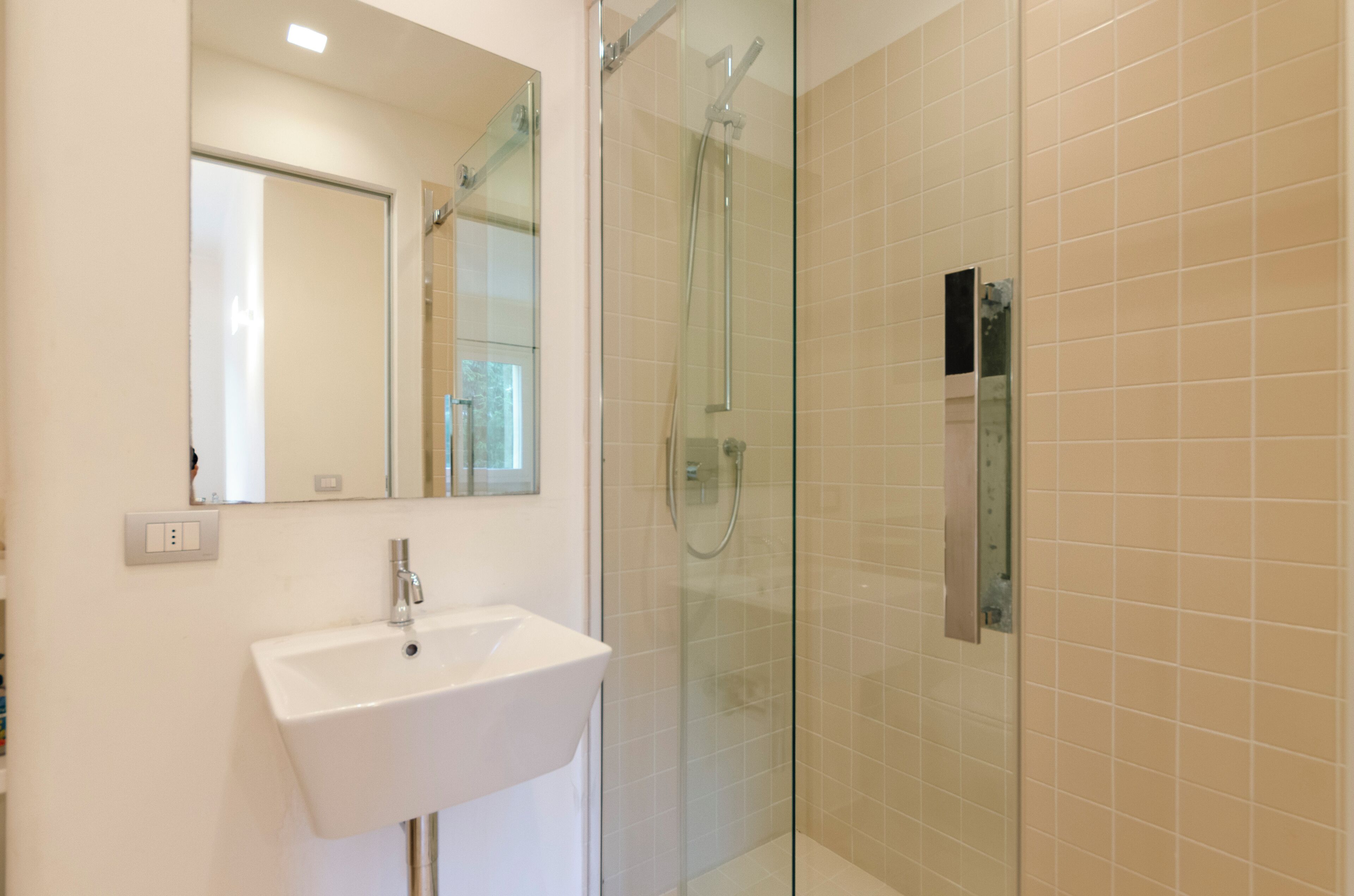 Apartamento família, 6 quartos, sacada, vista para a montanha | Banheiro | Chuveiro, produtos de toalete grátis, secador de cabelo, bidê