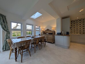 Dining - Allenbrook Holiday Rental (Colwyn Bay)