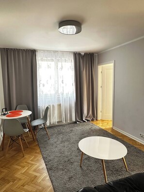 Dining - Golden Escape 3 rooms apart (Warsaw)