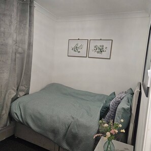 Internet, bed sheets - Cozy Room • Quick Central London Access (Greater London)