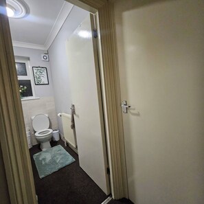 Bathroom - Cozy Room • Quick Central London Access (Greater London)