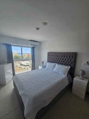 Room - Stunning new beachfront condo 9th floor ocean view (Jacó)