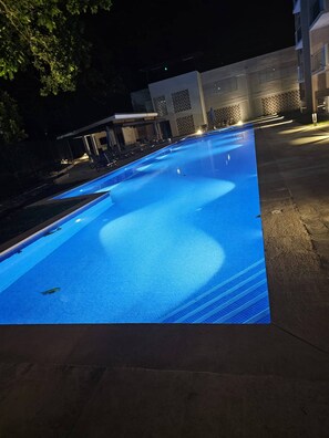 Pool - Stunning new beachfront condo 9th floor ocean view (Jacó)