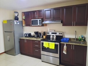 Fridge, microwave, oven, stovetop - Family-Friendly Condo with Pool view, Walk to Jaco Beach (Jaco)
