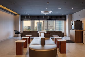 Living area - KOKO HOTEL Premier Tokyo Bay Makuhari (Chiba)
