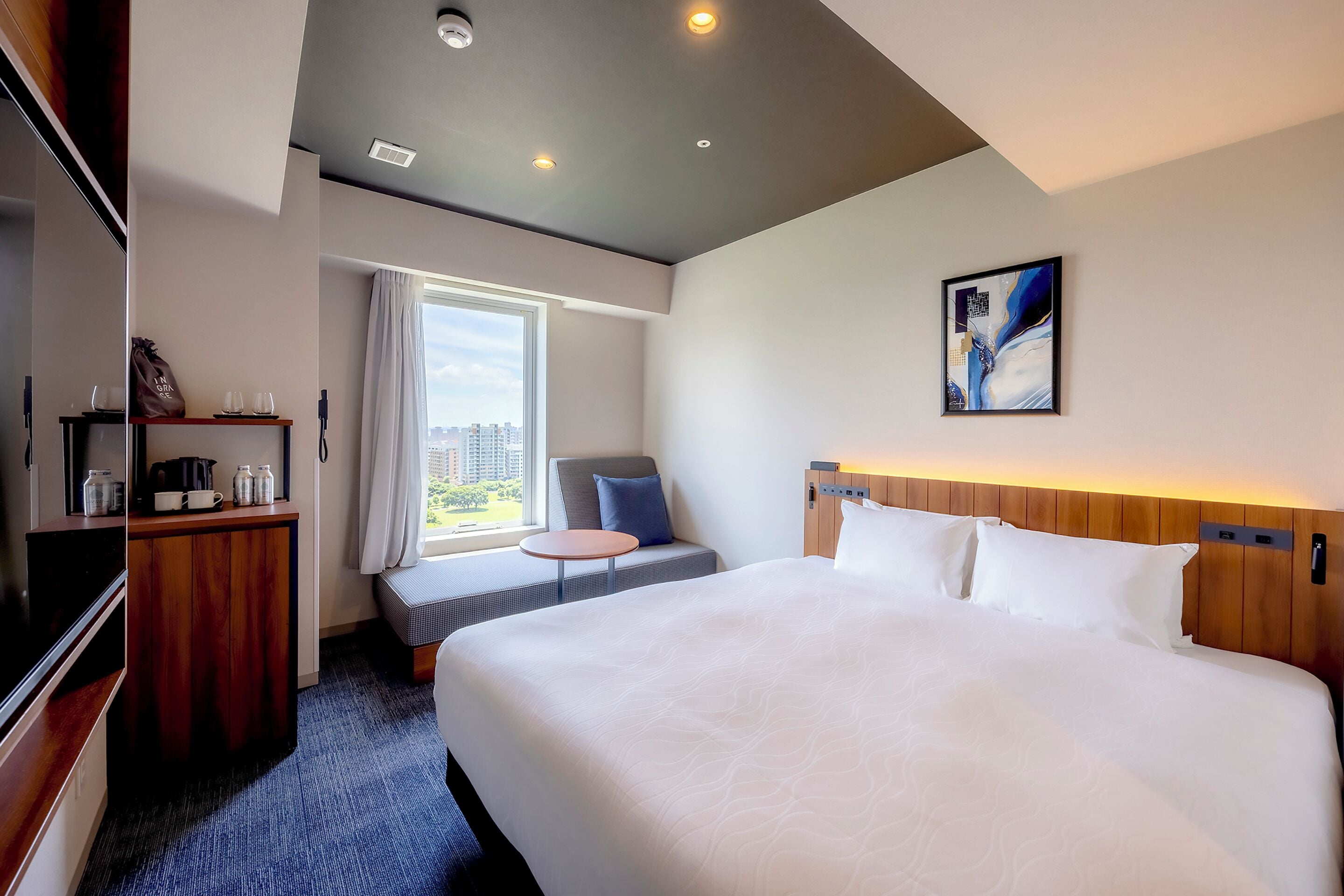 Standard King with Sofa Bed, Non Smoking | Free WiFi