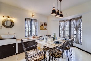 Biệt thự Deluxe | Khu ăn uống